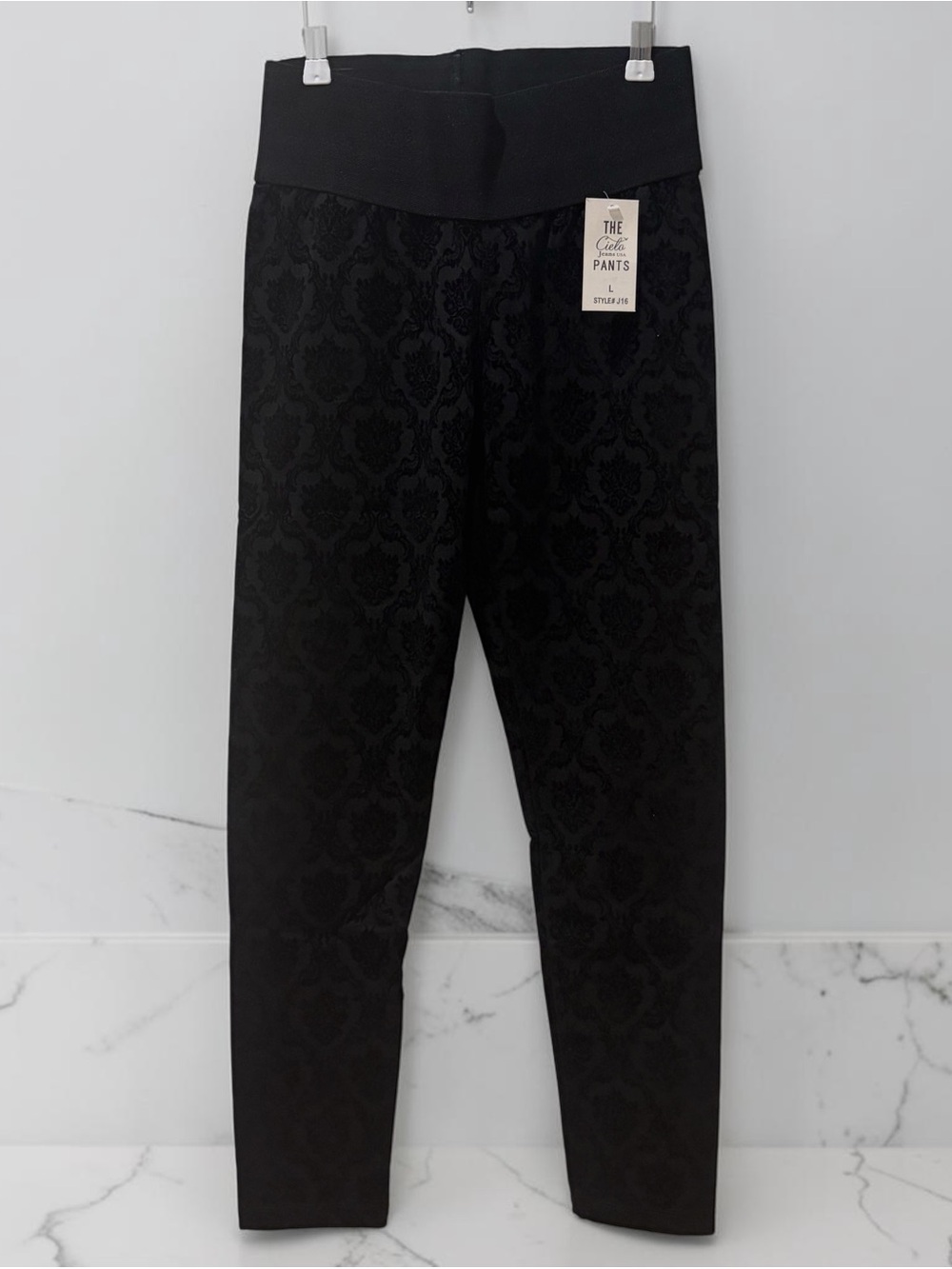 The Cielo Jeans Black Damask Leggings New with Tags - Picture 3 of 4